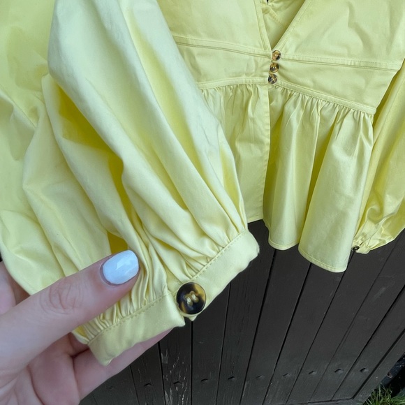 ❌SOLD❌ STAUD Luna Puff Sleeve Peplum Top In Daffodil - Picture 8 of 10